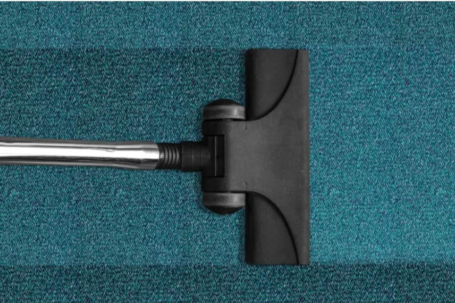 Carpet cleaning with a Vacuum